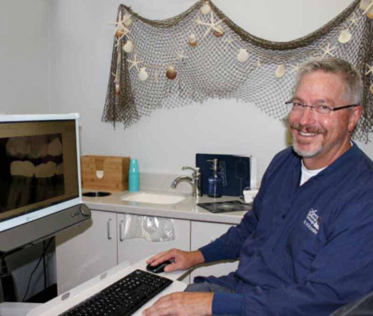 Dr. Kitzmiller using chair side computer